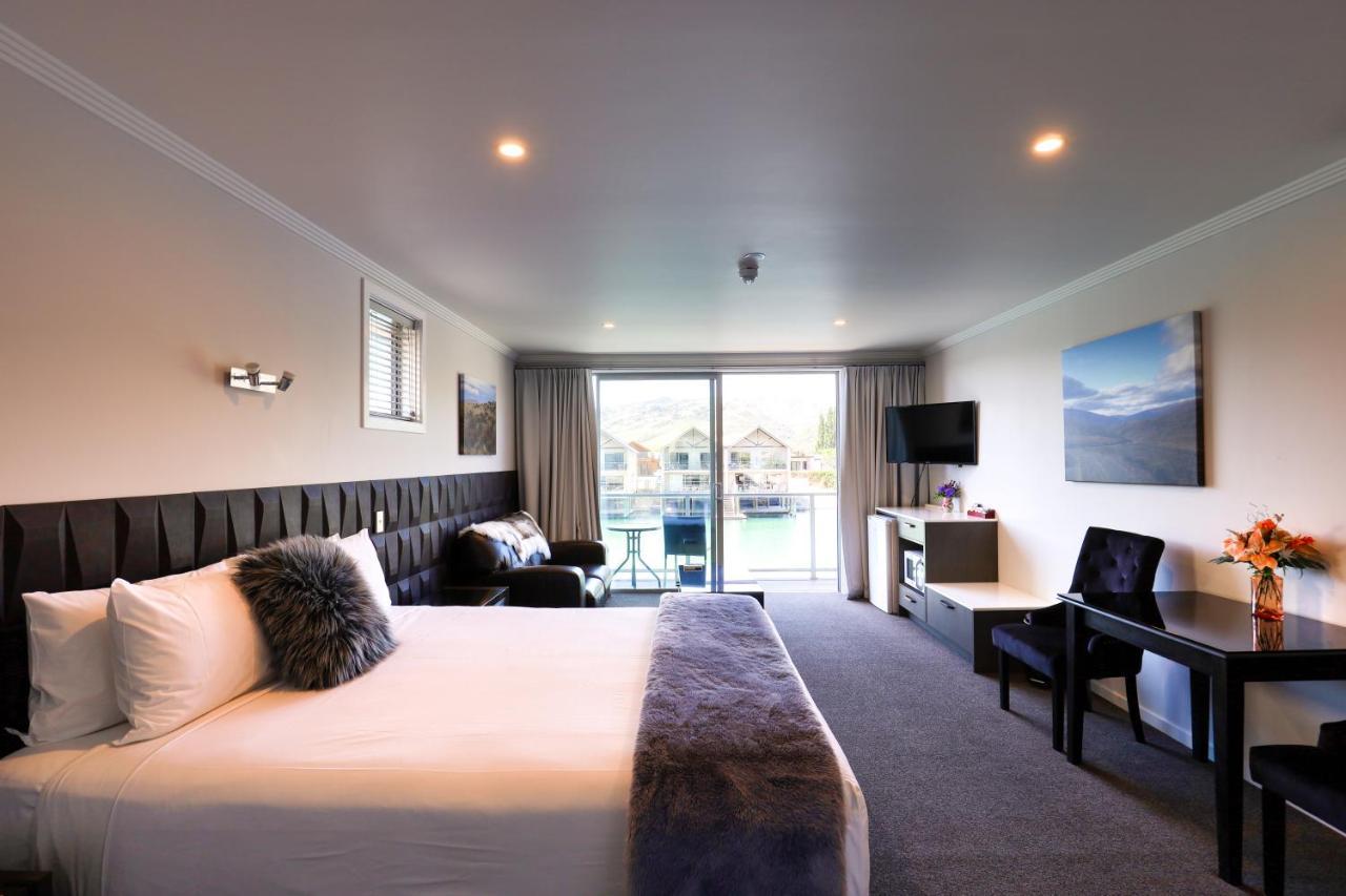 Marsden Lake Resort Central Otago Cromwell Exterior foto A typical hotel room