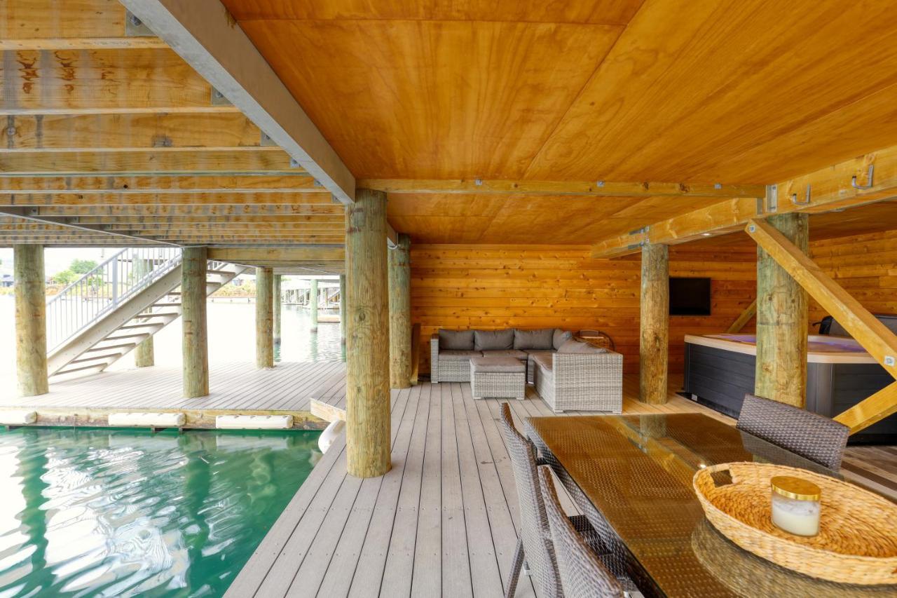 Marsden Lake Resort Central Otago Cromwell Exterior foto The interior of the pool house