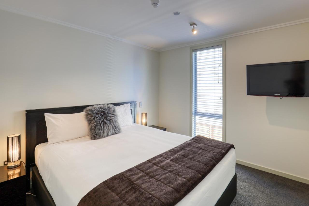 Marsden Lake Resort Central Otago Cromwell Exterior foto A bedroom at the hotel